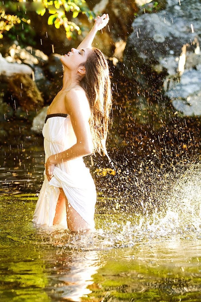 Marie Avgeropoulos in Khulna