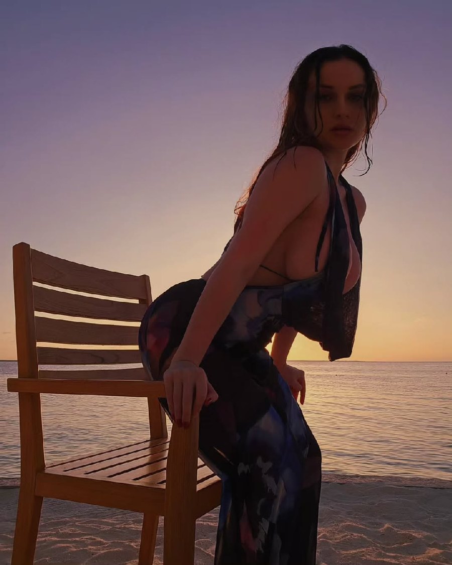 Sexy girl Miranda Faith nude in Khulna