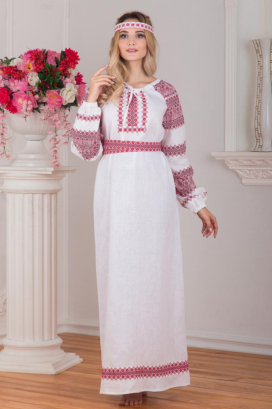 Women in Slavic costumes in Khulna