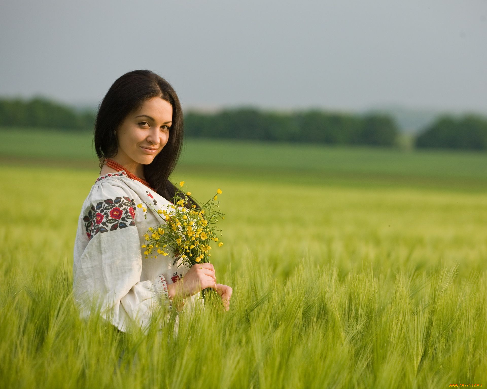 Women in Slavic costumes in Khulna