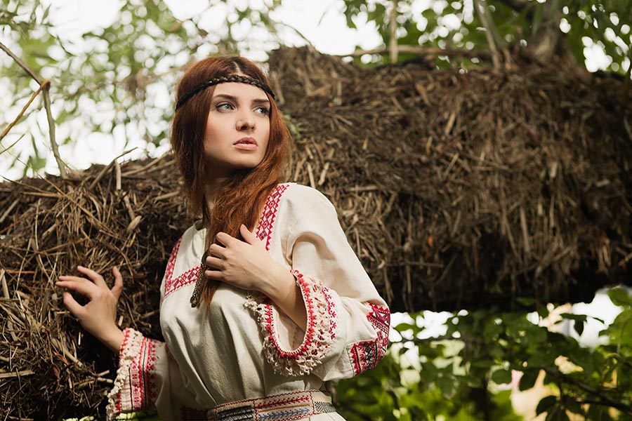 Women in Slavic costumes in Khulna