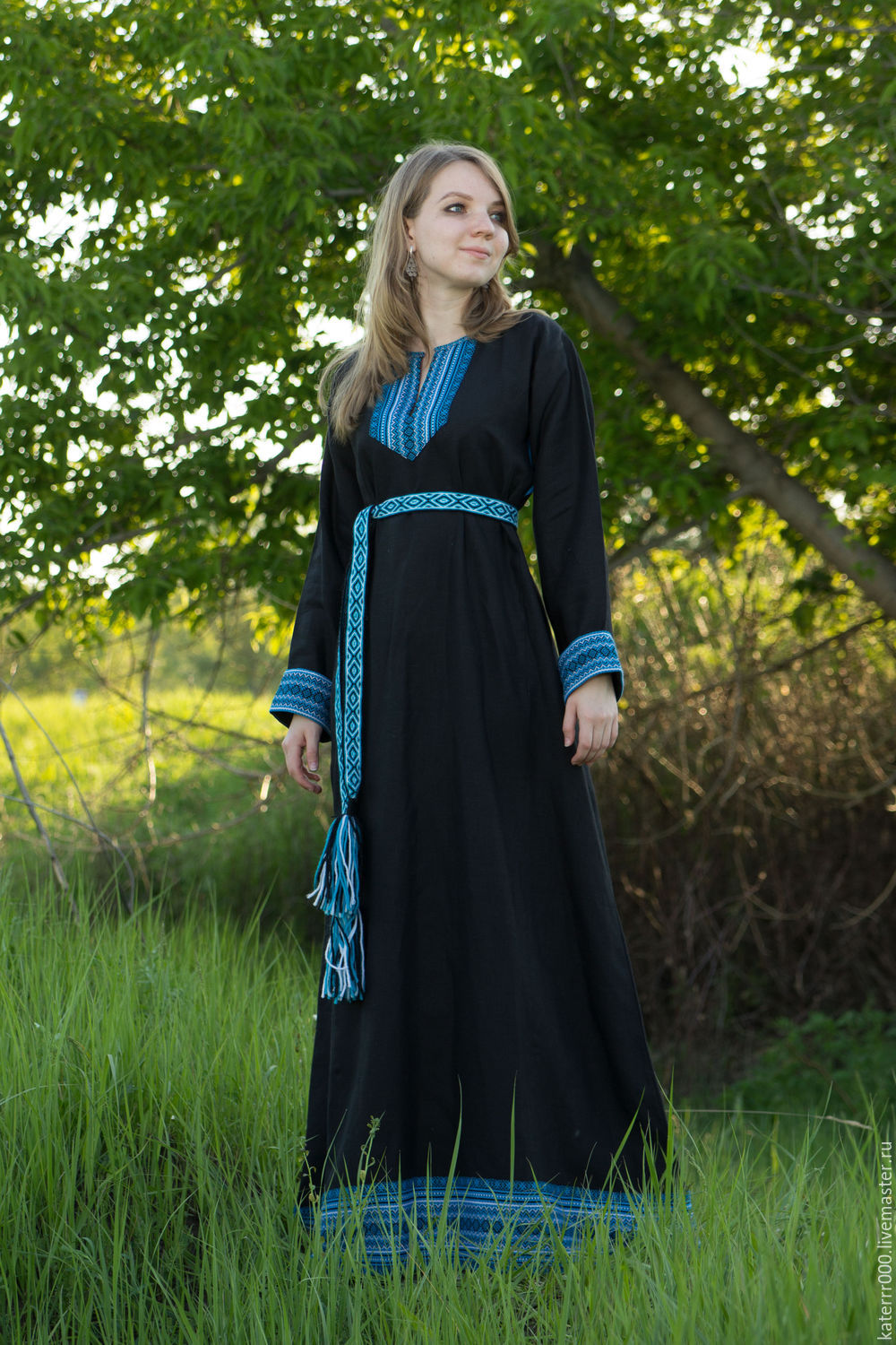 Women in Slavic costumes in Khulna