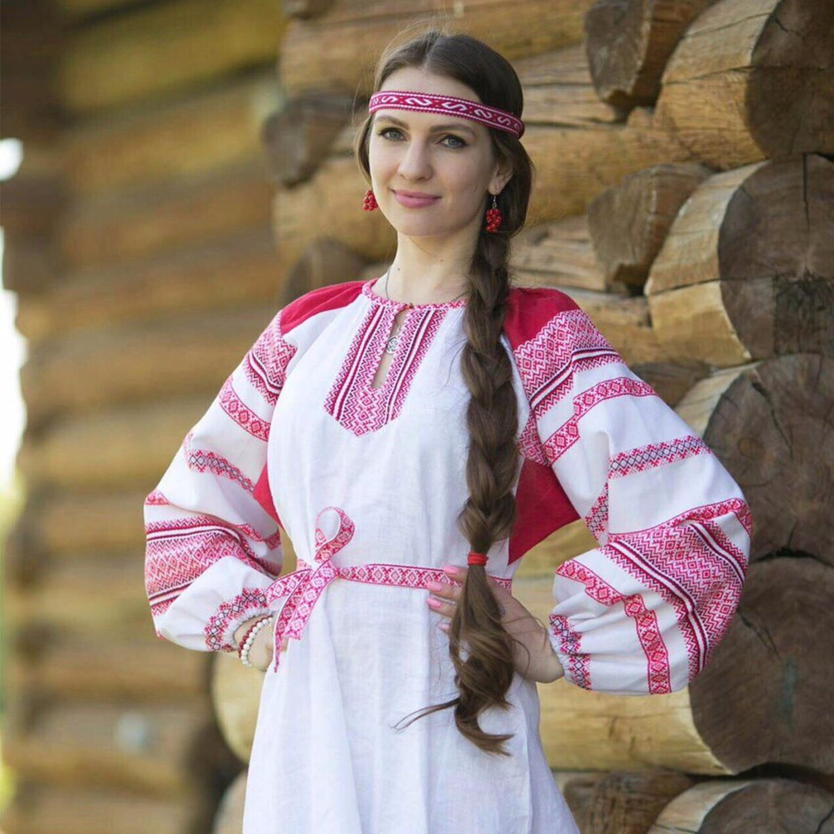 Girls in Slavic costumes in Khulna