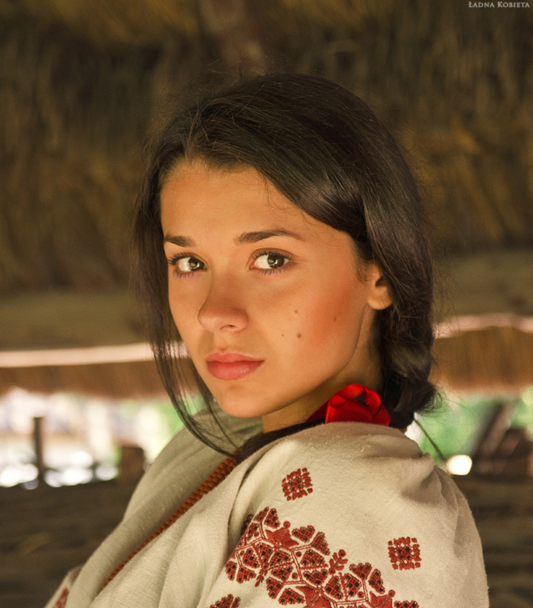Girls in Slavic costumes in Khulna