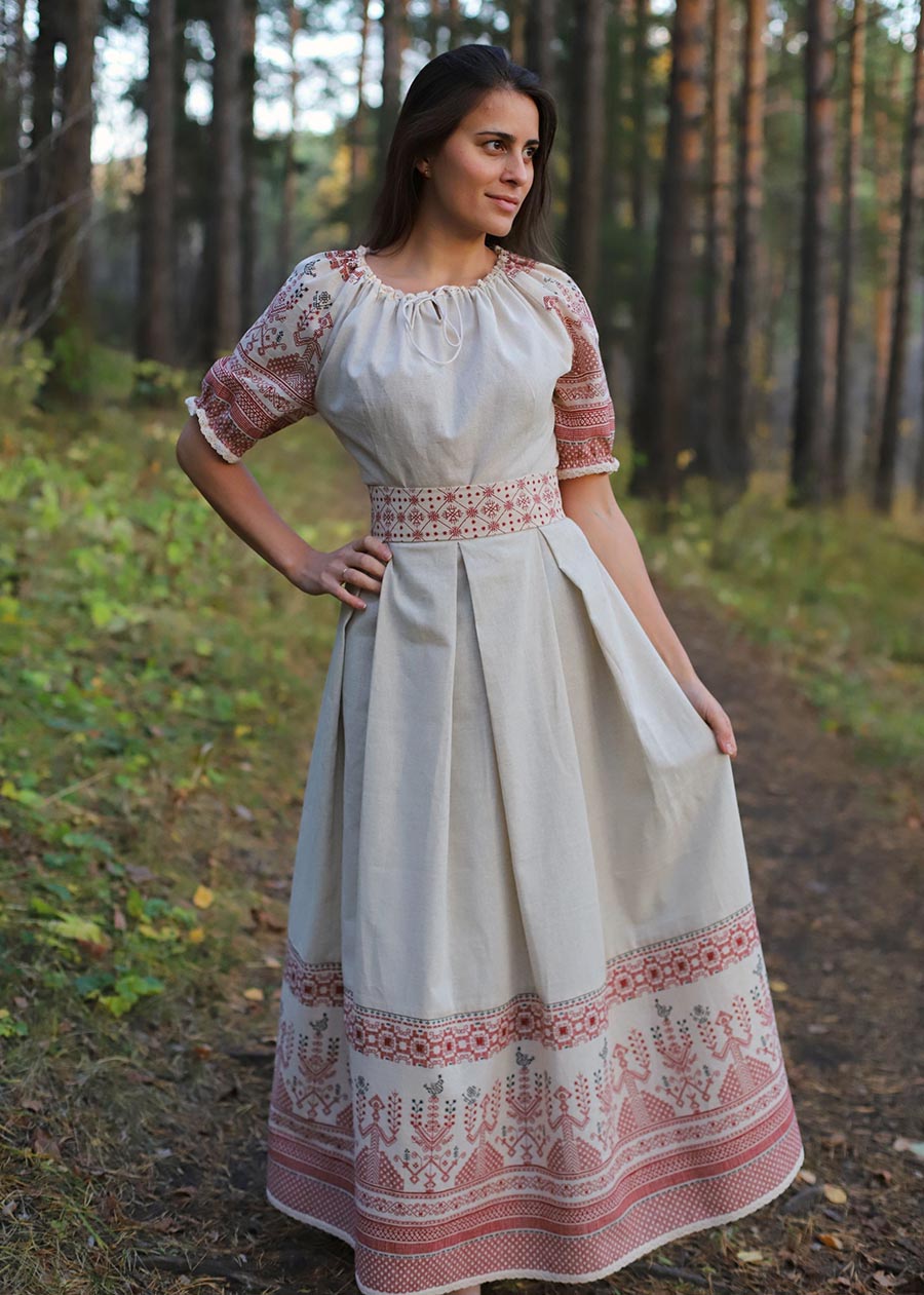 Girls in Slavic costumes in Khulna