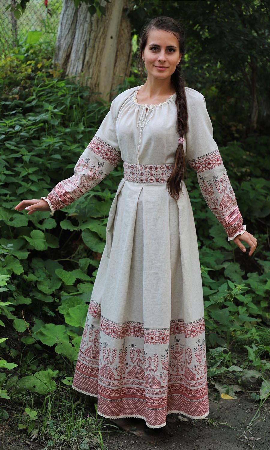 Girls in Slavic costumes in Khulna