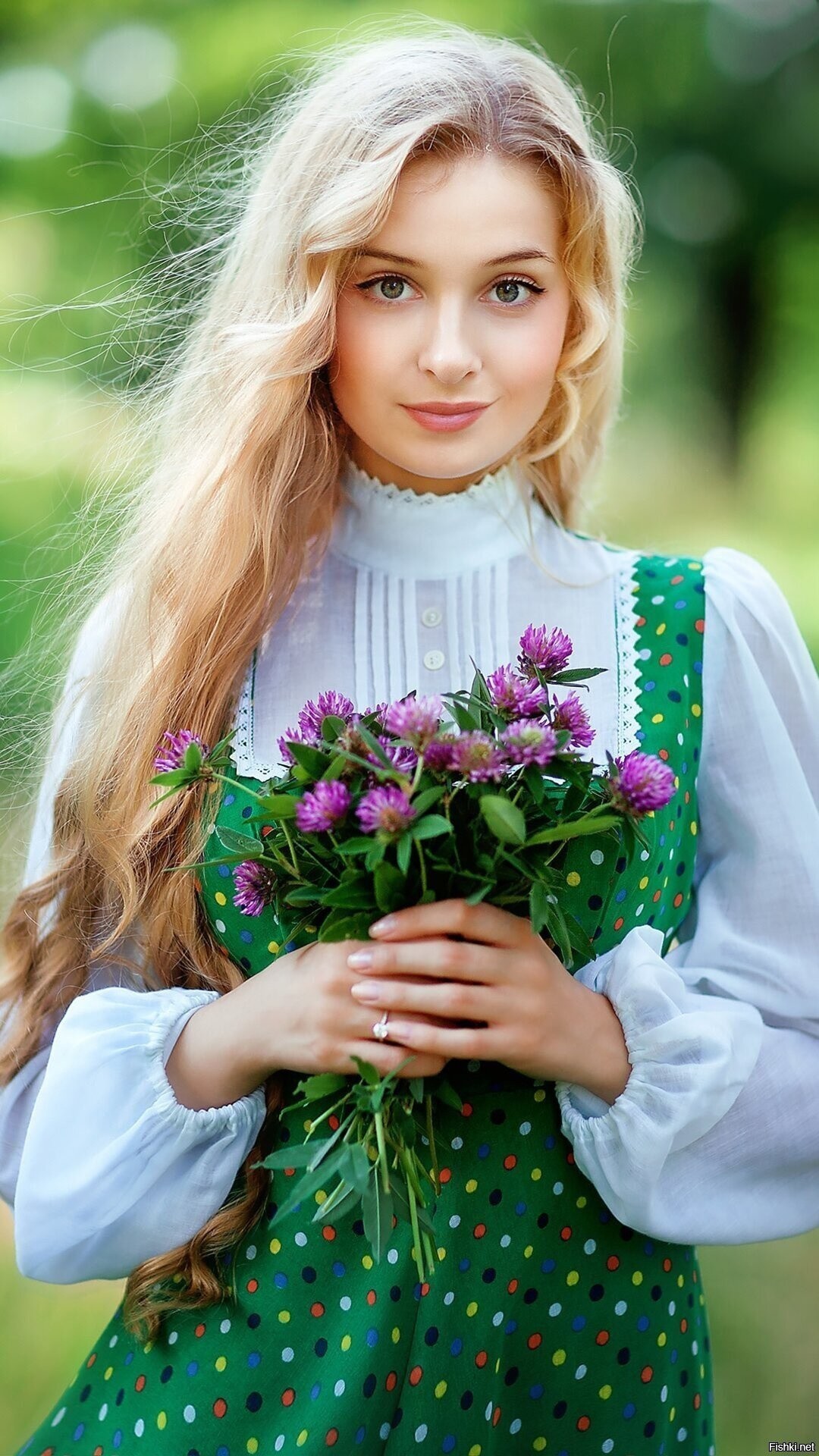 Girls in Slavic costumes in Khulna