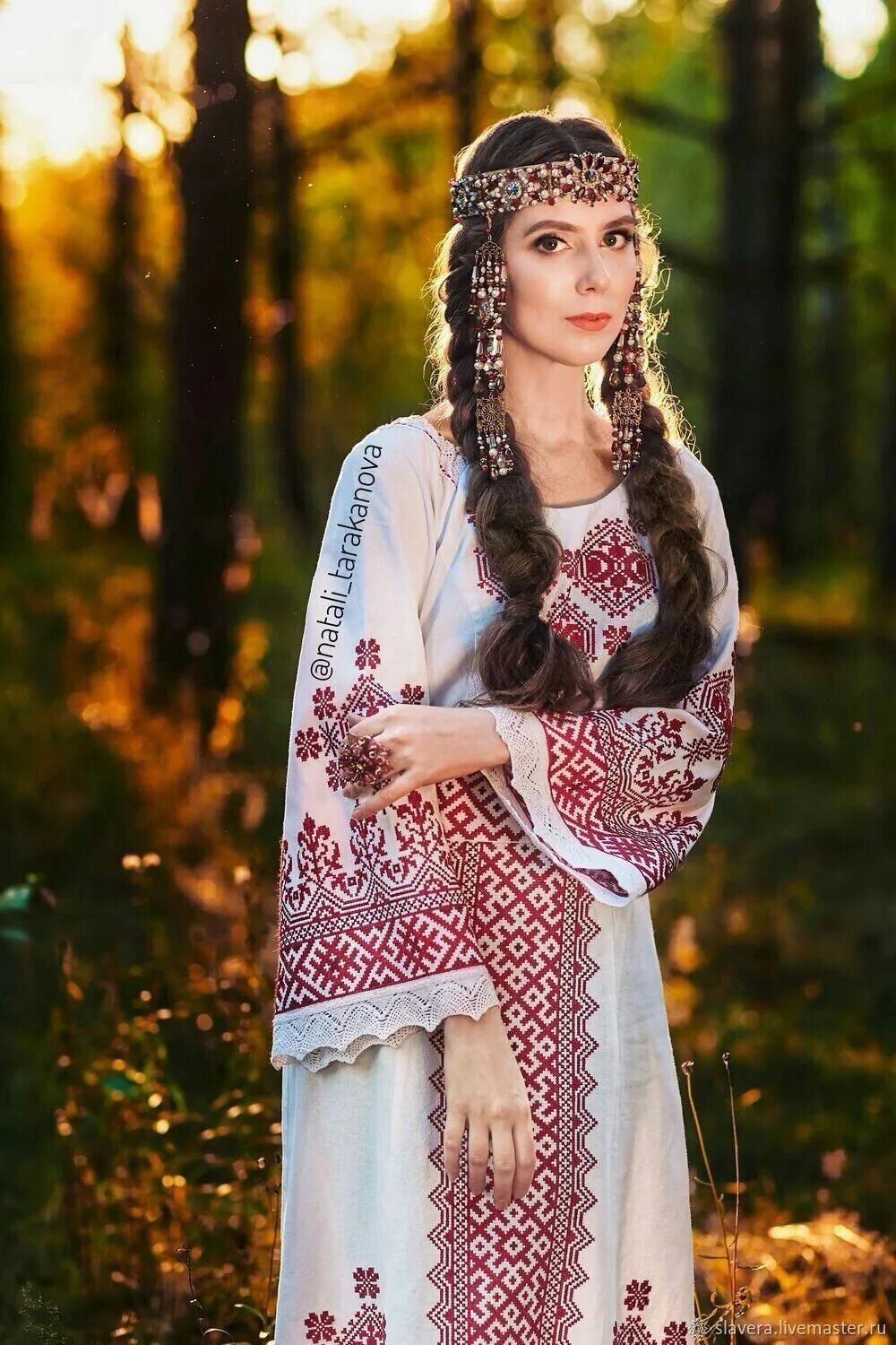 Girls in Slavic costumes in Khulna
