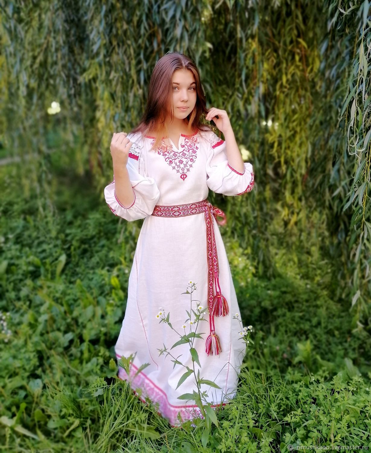 Girl Girls in Slavic costumes in Khulna