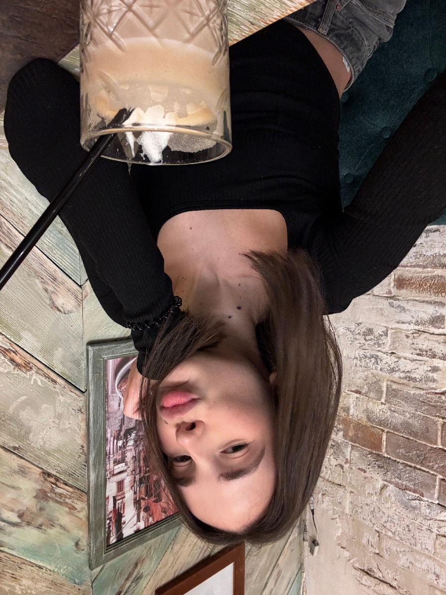 Fresh photos, fresh mood — Tina online in Khulna